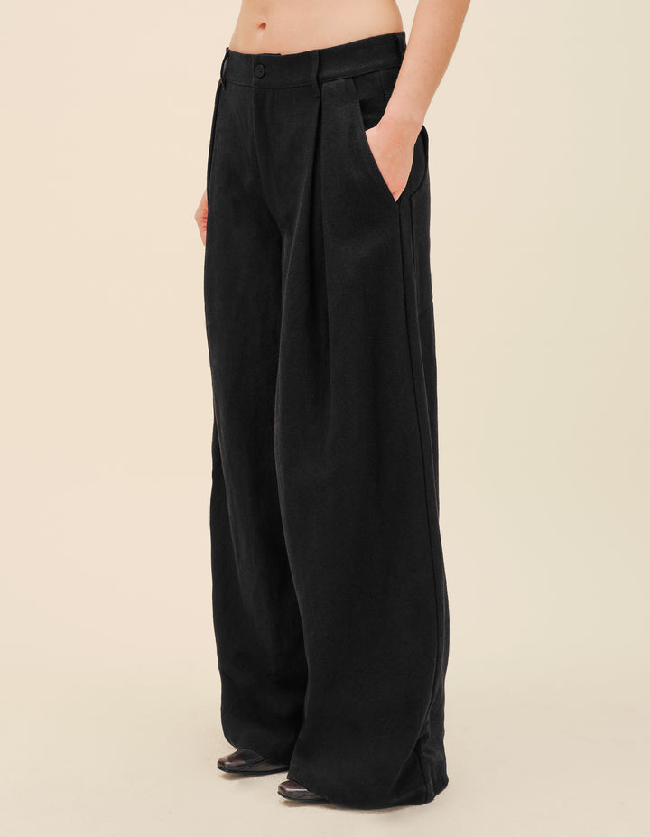 These pleated trousers are cut in a textured cotton linen blend. Complete with a concealed fly and side seam pockets, and inverted box pleats at the front waist. Made in Portugal. 55% linen, 45% cotton. Models wear sizes small and medium.
