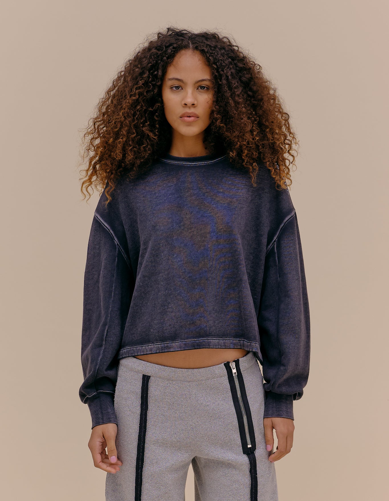 SWEATSHIRT IN CHARCOAL ‐ ECKHAUS LATTA