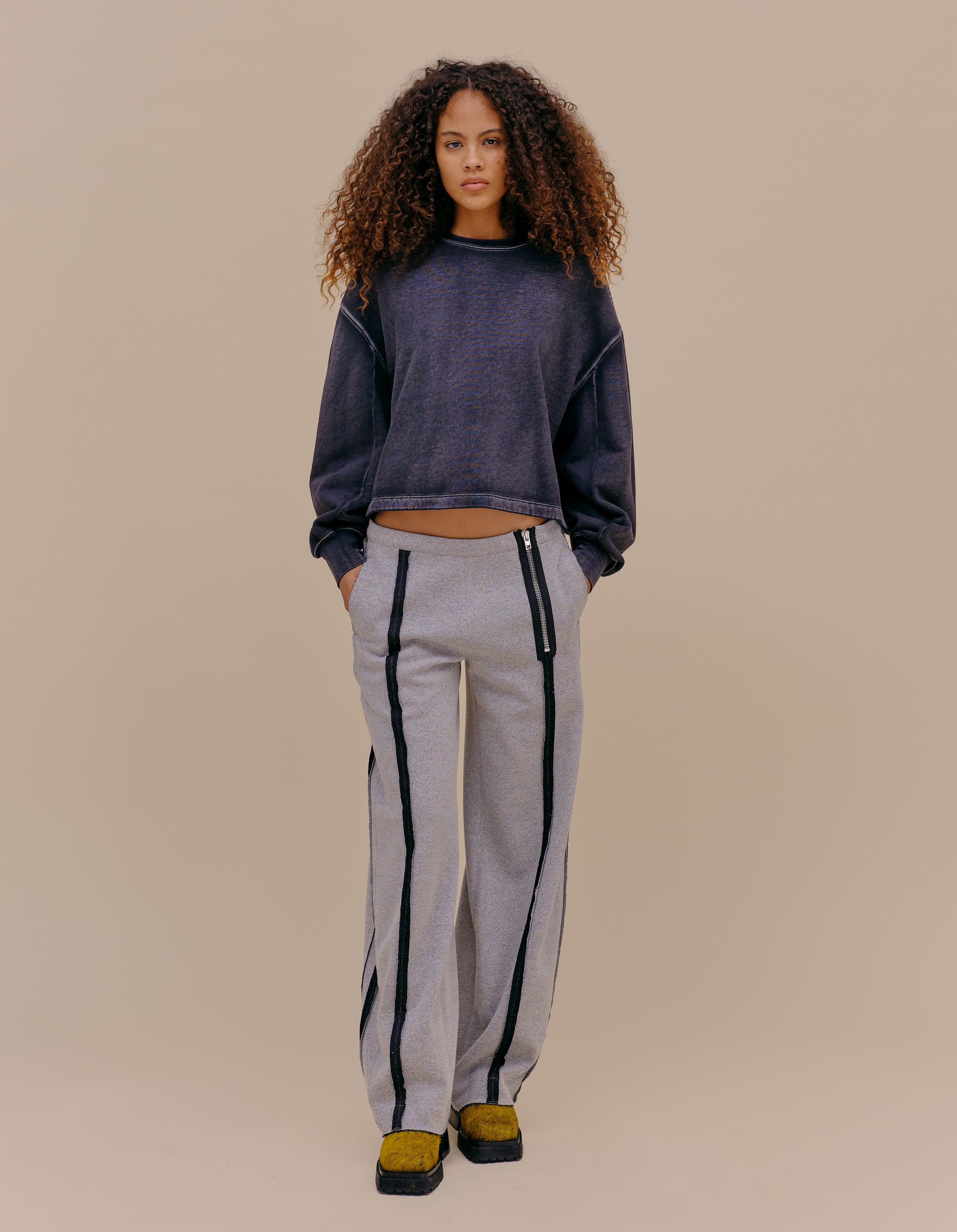 SWEATSHIRT IN CHARCOAL ‐ ECKHAUS LATTA